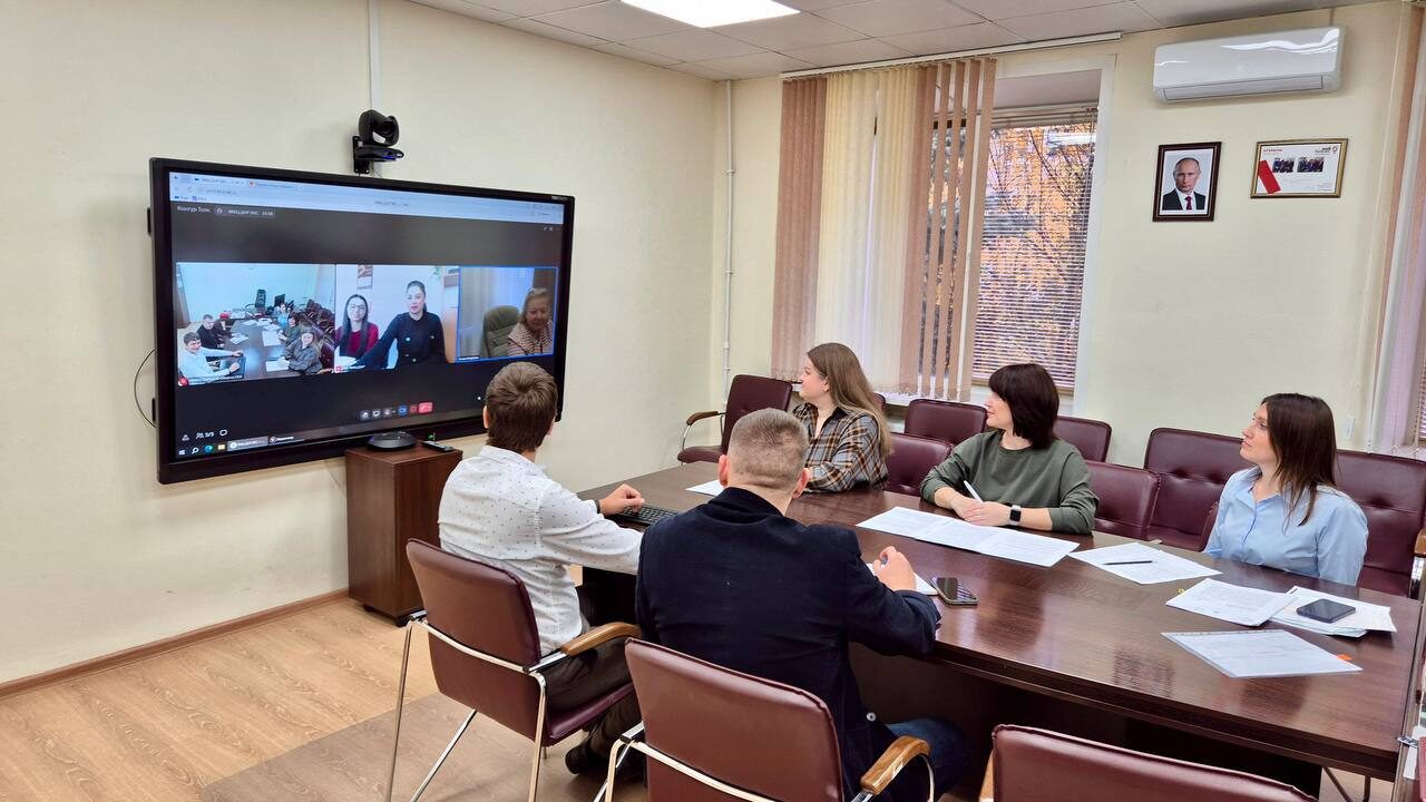 Липецкий МФЦ продолжает делиться лучшими практиками с коллегами из подшефного Володарского района ДНР