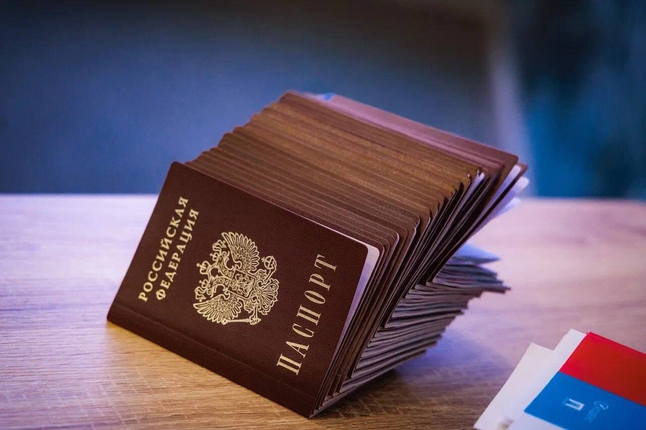 Юные жители Липецкой области получили первые паспорта в торжественной обстановке