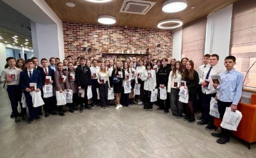 42 липецких школьника торжественно получили свой первый паспорт